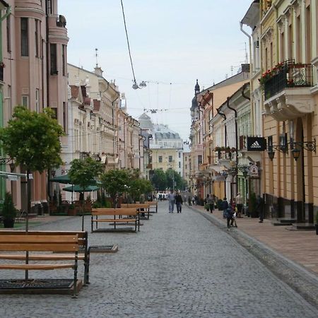 Two-Bedroom On Lesi Ukrainky Lviv Exterior foto