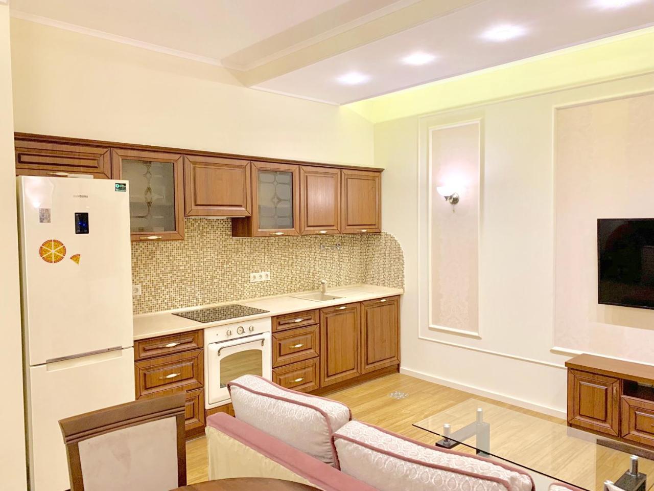 Two-Bedroom On Lesi Ukrainky Lviv Exterior foto