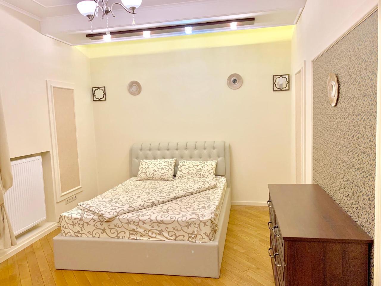 Two-Bedroom On Lesi Ukrainky Lviv Exterior foto