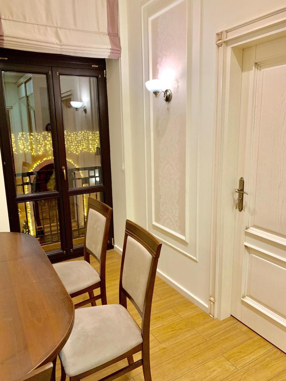 Two-Bedroom On Lesi Ukrainky Lviv Exterior foto