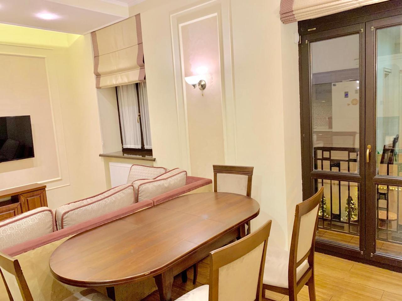 Two-Bedroom On Lesi Ukrainky Lviv Exterior foto